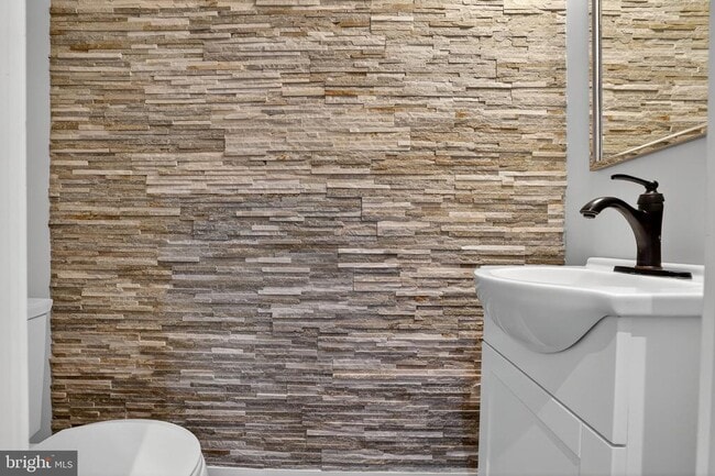 Building Photo - 1959 H St NE