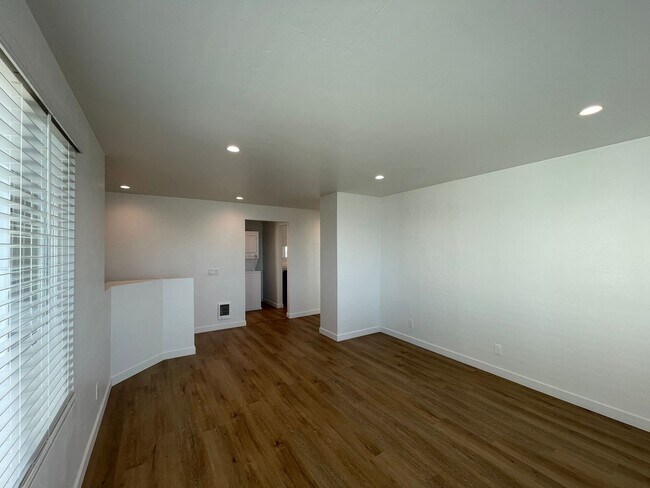 Building Photo - 518 S Pacific St