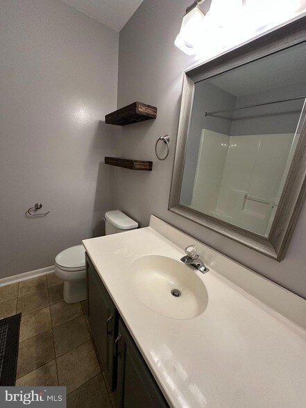 Building Photo - 202 Fieldstone Ln