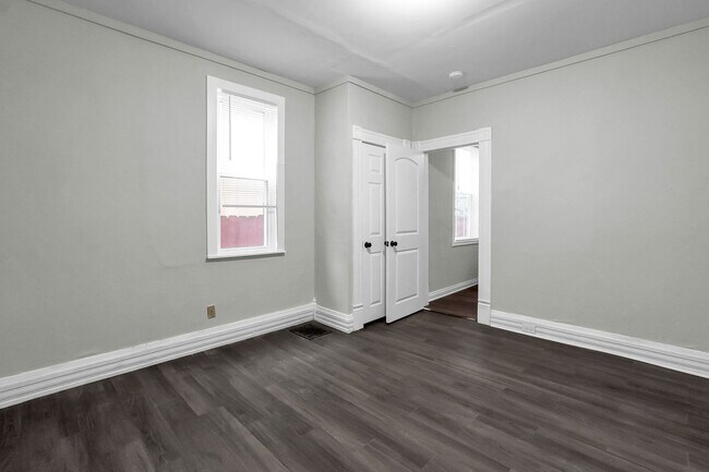 Building Photo - 1032 E 17th Ave