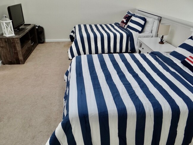 Building Photo - Beautifully Remodeled and Furnished Rental...