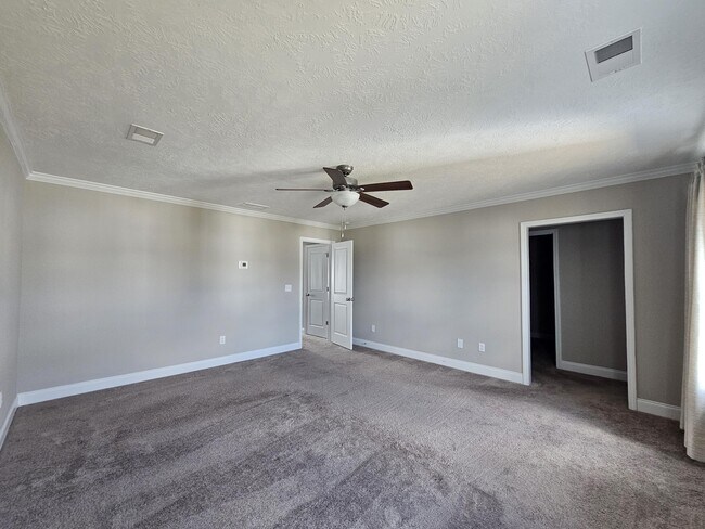 Building Photo - 710 Navan Ln