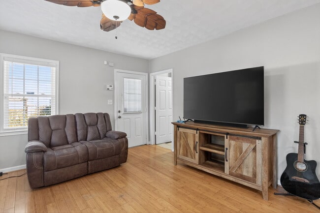 Building Photo - 2818 Tidewater Dr