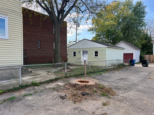 Building Photo - 1345 Arbor Ave