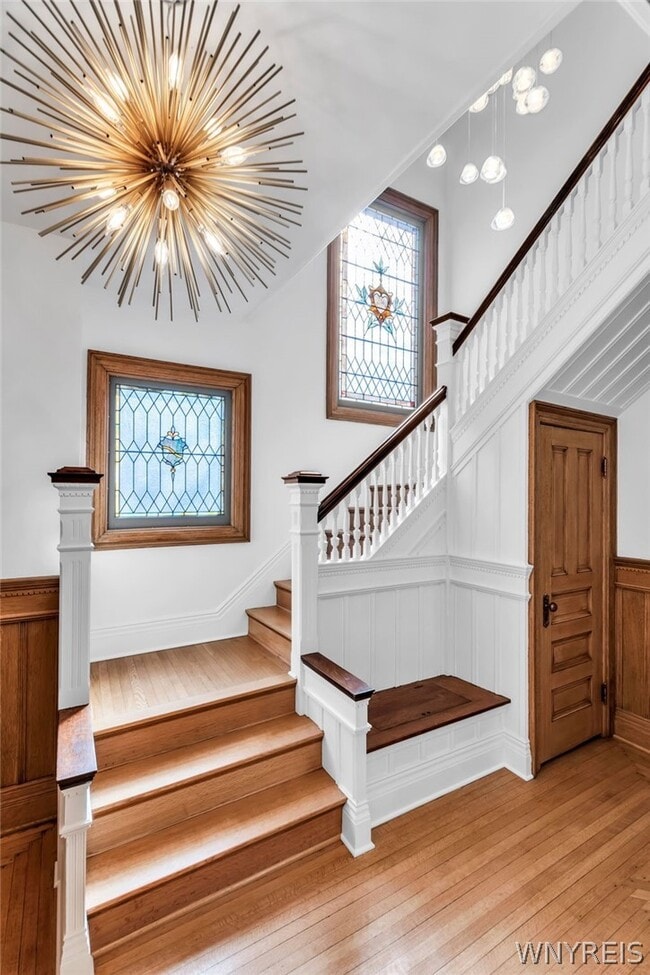 Building Photo - 887 W Ferry St