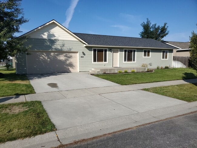 Building Photo - Great Family Home