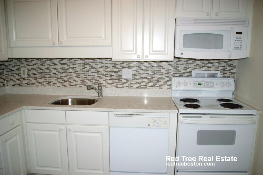 Building Photo - 101 Monmouth St