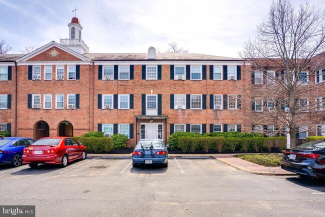 Building Photo - 5110 Columbia Pike