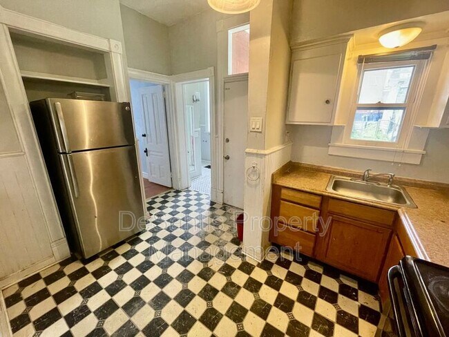 Building Photo - 5498 Hayes St