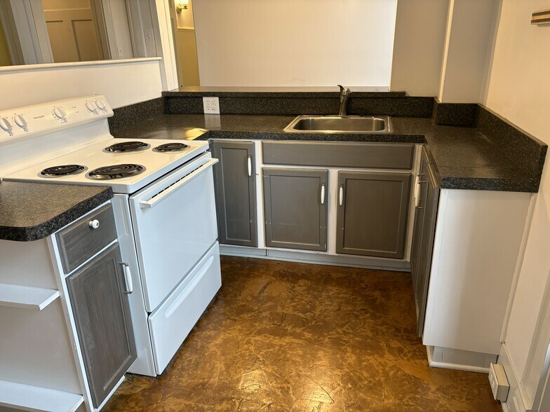 Kitchen looking back toward bar counter - 1445 S 4th St