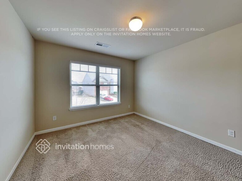 Building Photo - 605 Emporia Loop