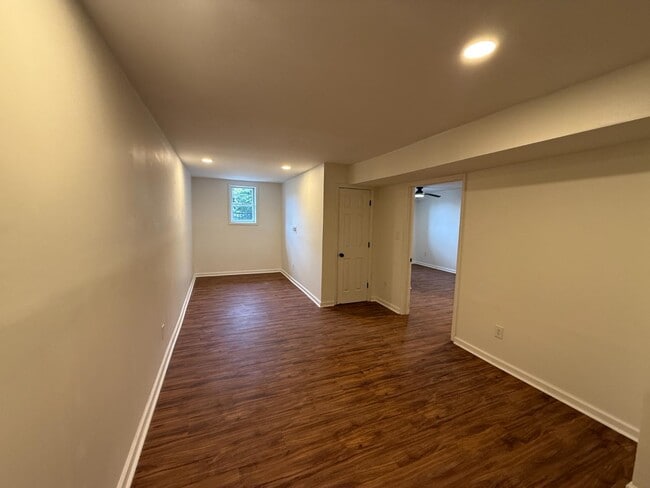 Building Photo - 411 Doak St