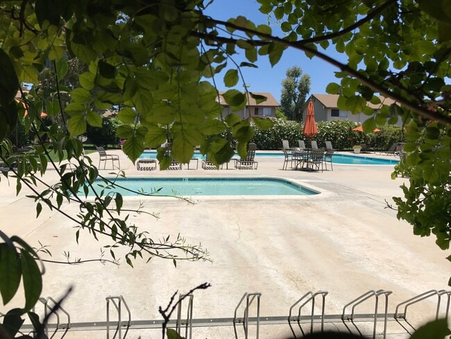 Building Photo - 9660 Durham Dr