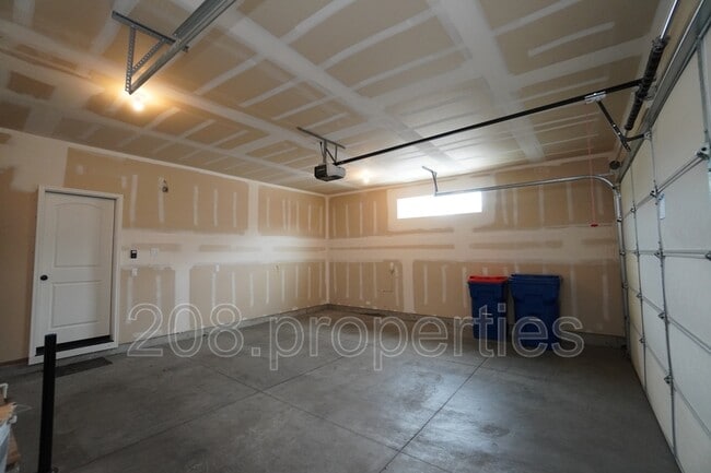 Building Photo - 38 E Ranch Dr
