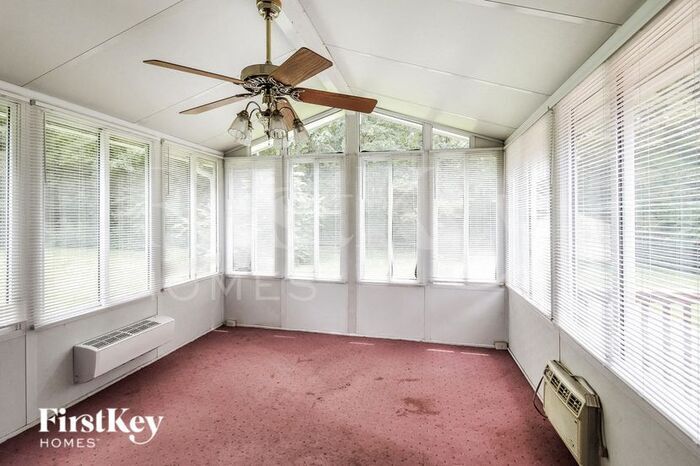 Building Photo - 2144 Moon Dr SW