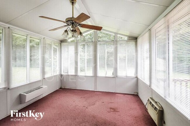 Building Photo - 2144 Moon Dr SW