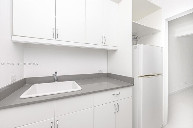 Building Photo - 6944 Byron Ave