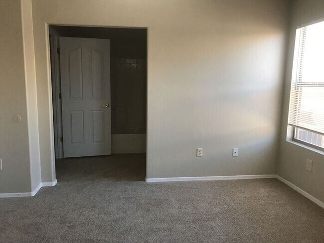 Building Photo - Spacious Marana Living with Loft & Low-Maintenance Appeal