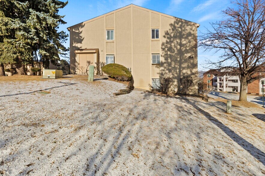 Building Photo - 814 Tenderfoot Hill Rd