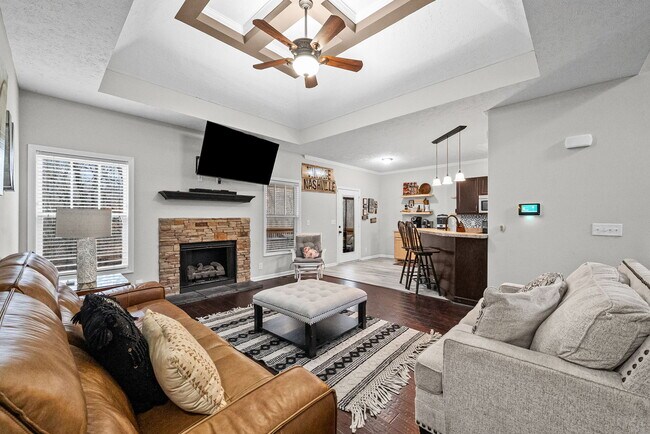 Building Photo - 632 Hidden Valley Dr