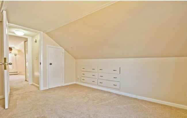 Building Photo - 157 Evans St