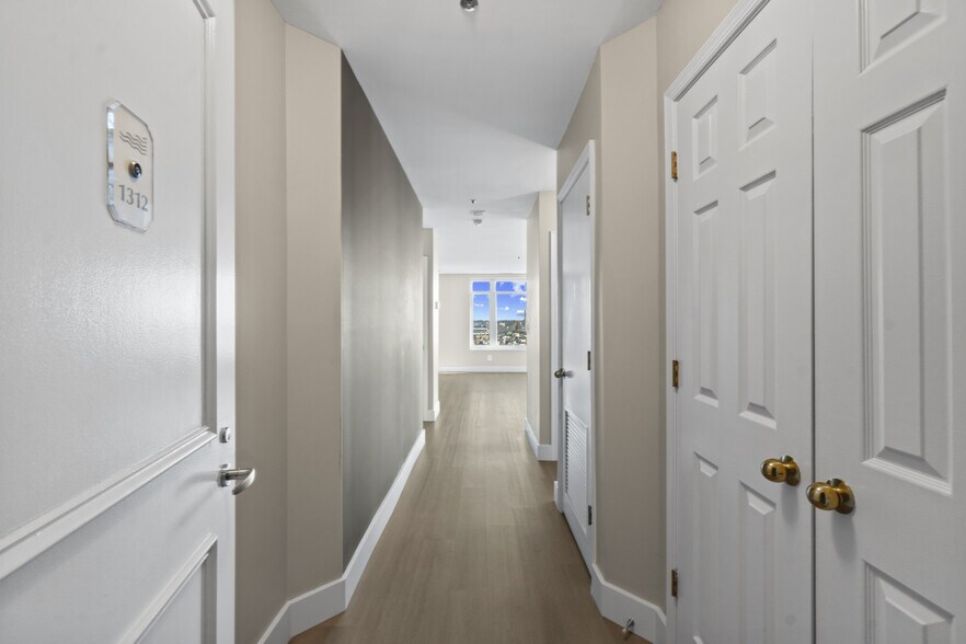 Building Photo - 100 Harborview Dr