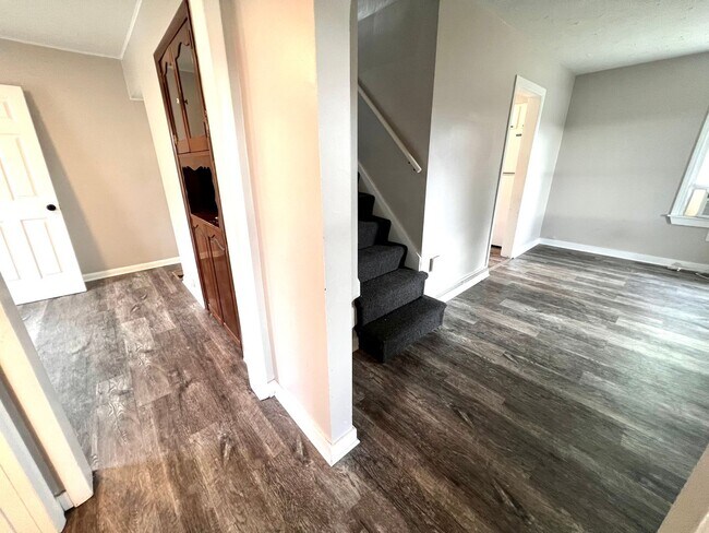 Building Photo - Aliquippa - Stunning 3 Bedroom 1 Bathroom Home