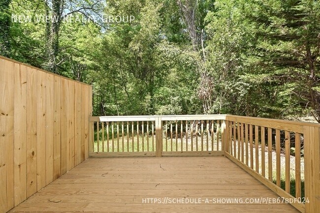 Building Photo - 580 Pleasant Ave