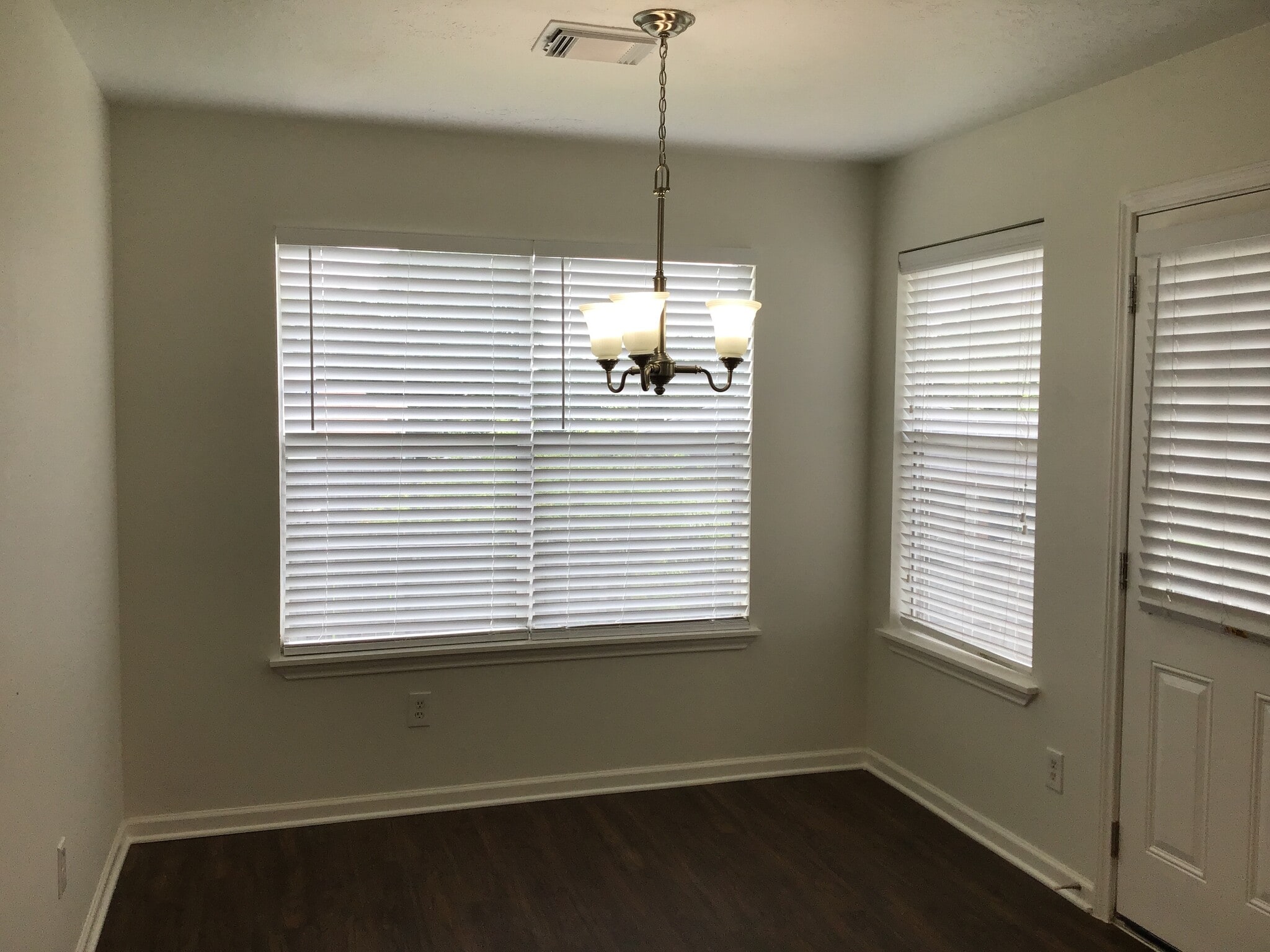 Building Photo - 327 Leisure Ln