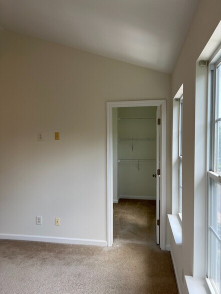 Building Photo - Room in Townhome on Dunlevy Way