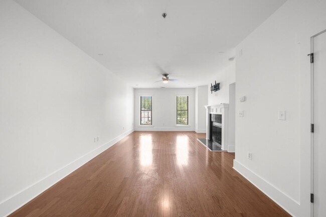 Building Photo - 2360 Logan Cir NE