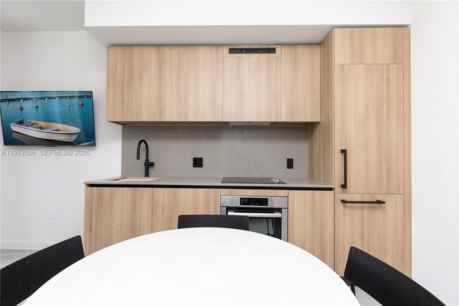 Building Photo - 121 NE 5th St