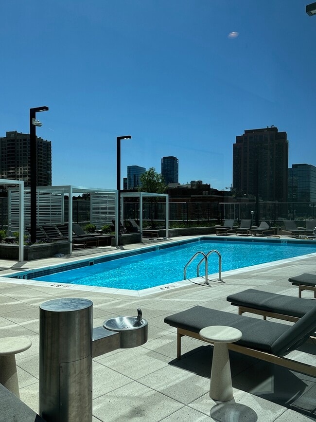 Building Photo - 350 N Canal St