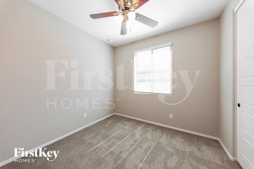Building Photo - 18530 W Robin Ln