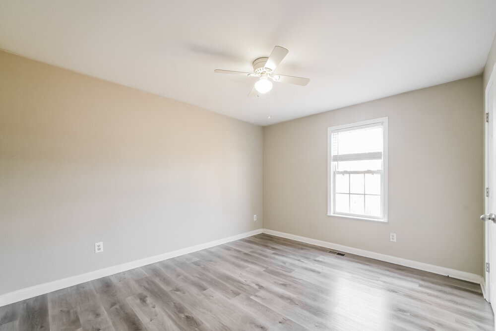 Building Photo - 1027 E Bay Springs Dr