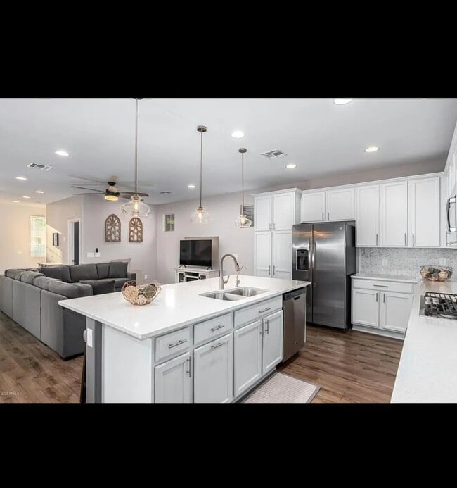 Building Photo - 2264 S Henry Ln