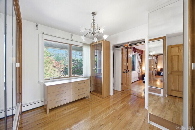 Building Photo - 1 Bridle Path Dr