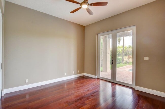 Building Photo - 6669 Cobia Cir