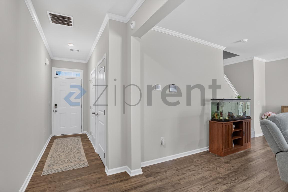 Building Photo - Unit