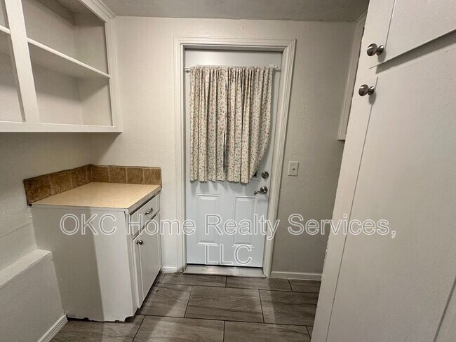 Building Photo - 11004 NW 115th St