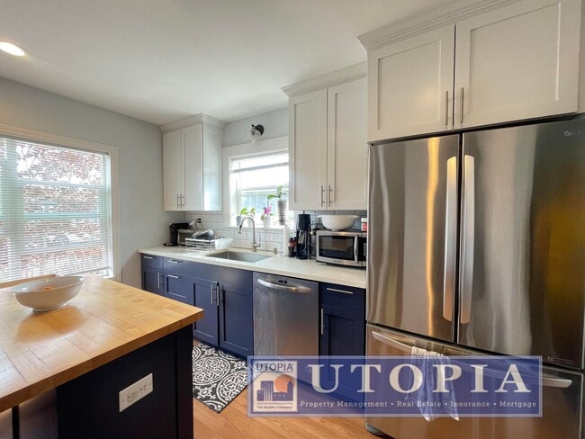 Building Photo - Beautiful 2Bed/1Ba Home on Large Corner Lot with 2-Car Garage