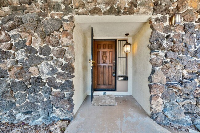 Building Photo - Renovated 2 Bedroom Condo Located on the F...