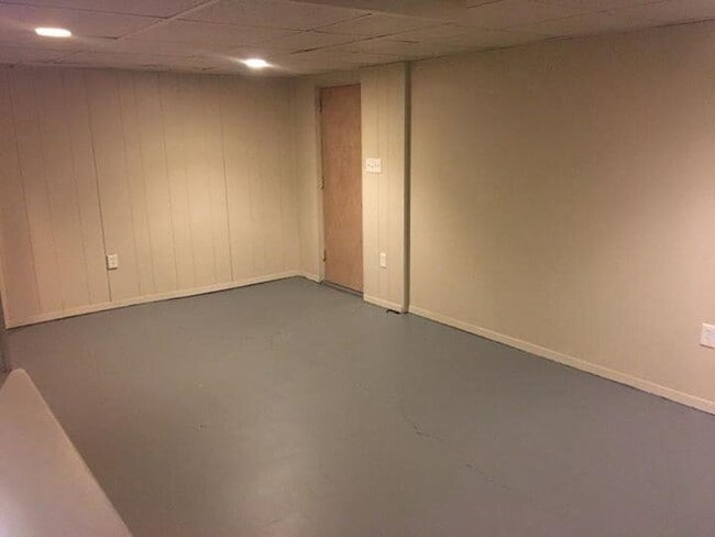 Building Photo - Spacious 3-Bedroom Home in Monroeville – Near Pittsburgh