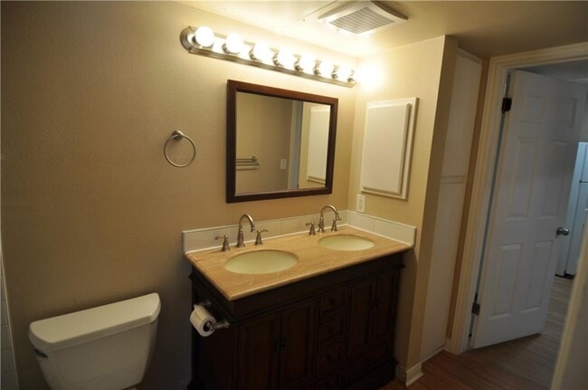 Building Photo - 501 W 26th St