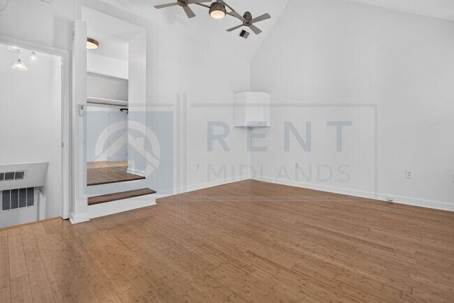 Building Photo - Beautiful Condo Available