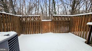 Building Photo - 1805 Dutch Village Dr