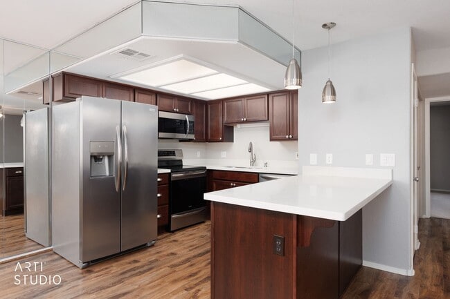 Building Photo - 2BR/2BA Condo in Rock Springs II - Small Pets Welcome