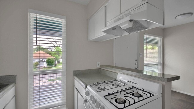 Building Photo - 4406 Avenue C