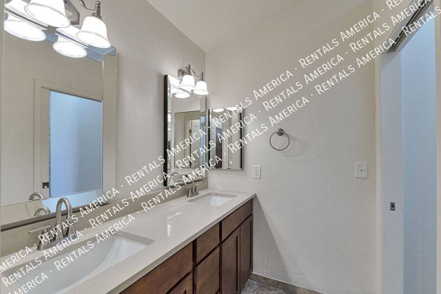 Building Photo - 3460 W Sky Ridge Loop