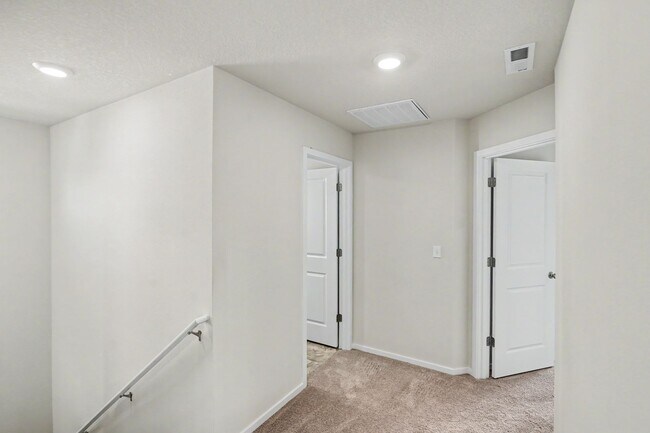 Building Photo - 4 Bed (plus BONUS ROOM), 2.5 Bath Newer Home in NE Salem